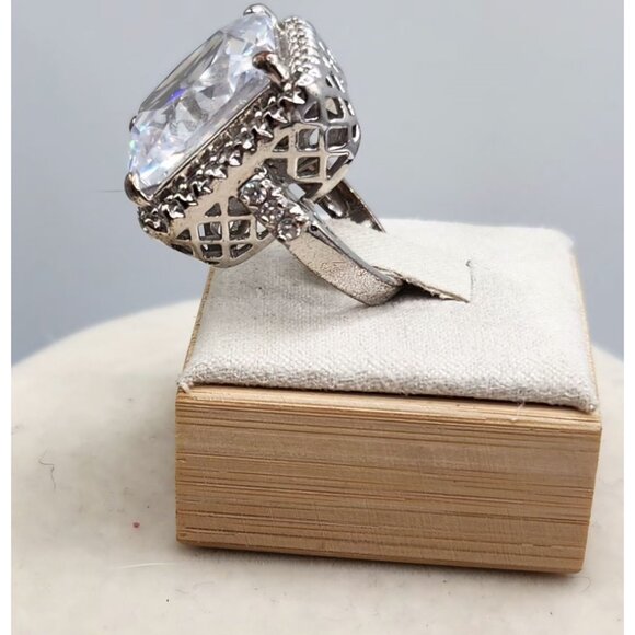 Silver Tone Band With 5ct Crystal Stone Prong Set Ring - 6.5 - Picture 6 of 7